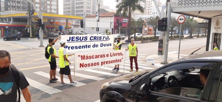 Cruzamento da Rua Amazonas com Avenida Goiás foi um dos pontos de entrega de kits